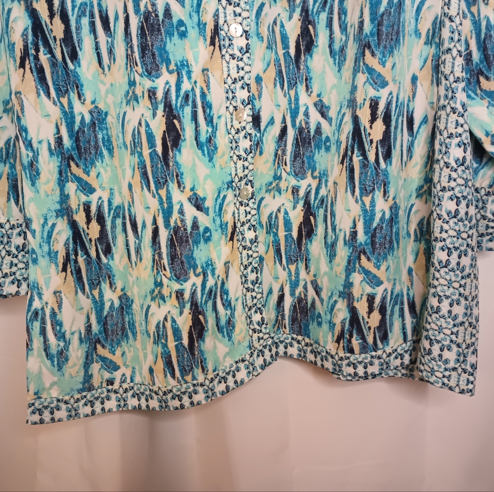 Zozo Womens Plus Artsy Button Up Top 2X Blue Lightweight Abstract Beach - Picture 3 of 10